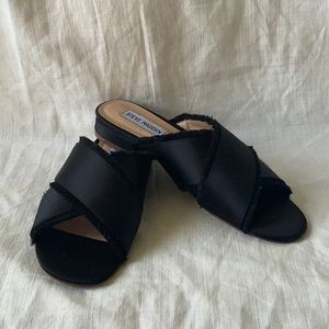 NWOT Steve Madden black slide sandals Syruss